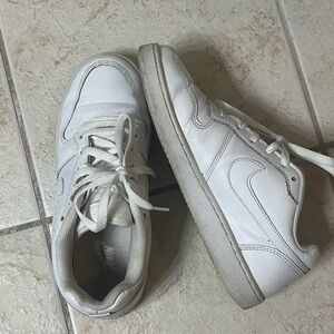 Women’s Nike shoes size 8